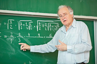 Dr. Uroš Milutinović: Predavanje o številu π